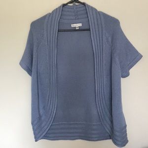 Nice periwinkle blue short sleeve sweater!  Size M